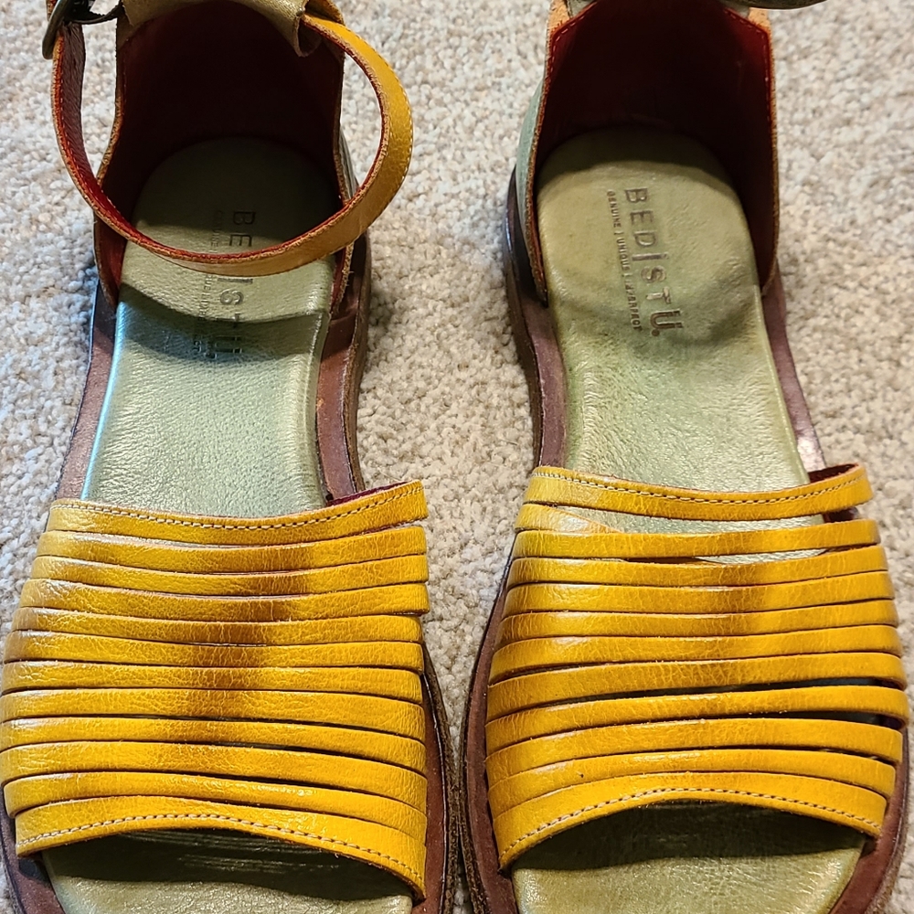 Only wore a couple of times. Size 8.5, yellow and a lighter green in color